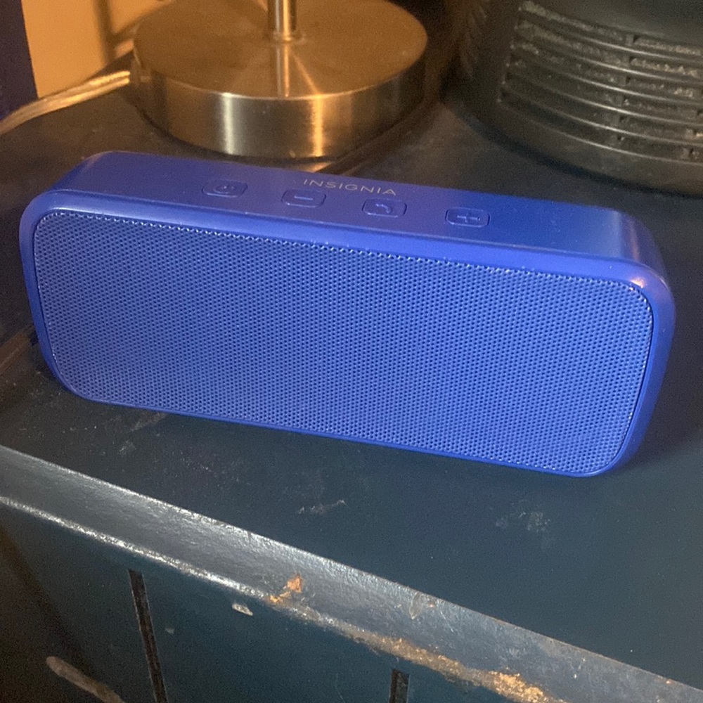 INSIGNIA speaker
